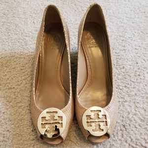 Like new peeptoe wedge tory burch